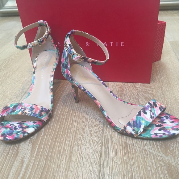 floral heels - Picture 1 of 2